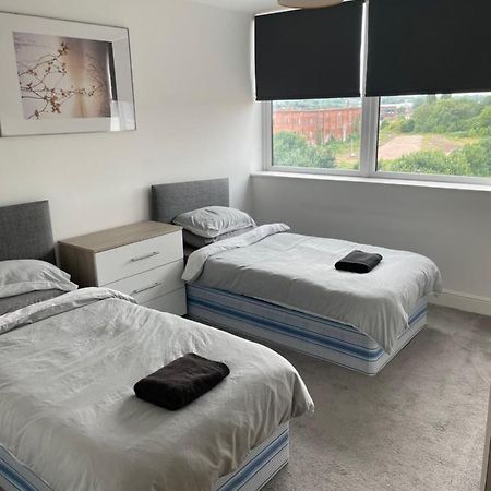 #0611 Two Bedroom Serviced Apartment - Free Parking Дербі Екстер'єр фото